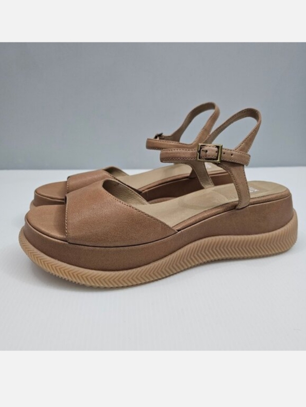 Eileen Fisher Airo Wedge Sandal Womens 9.5 Tan Leather Platform Ankle Strap